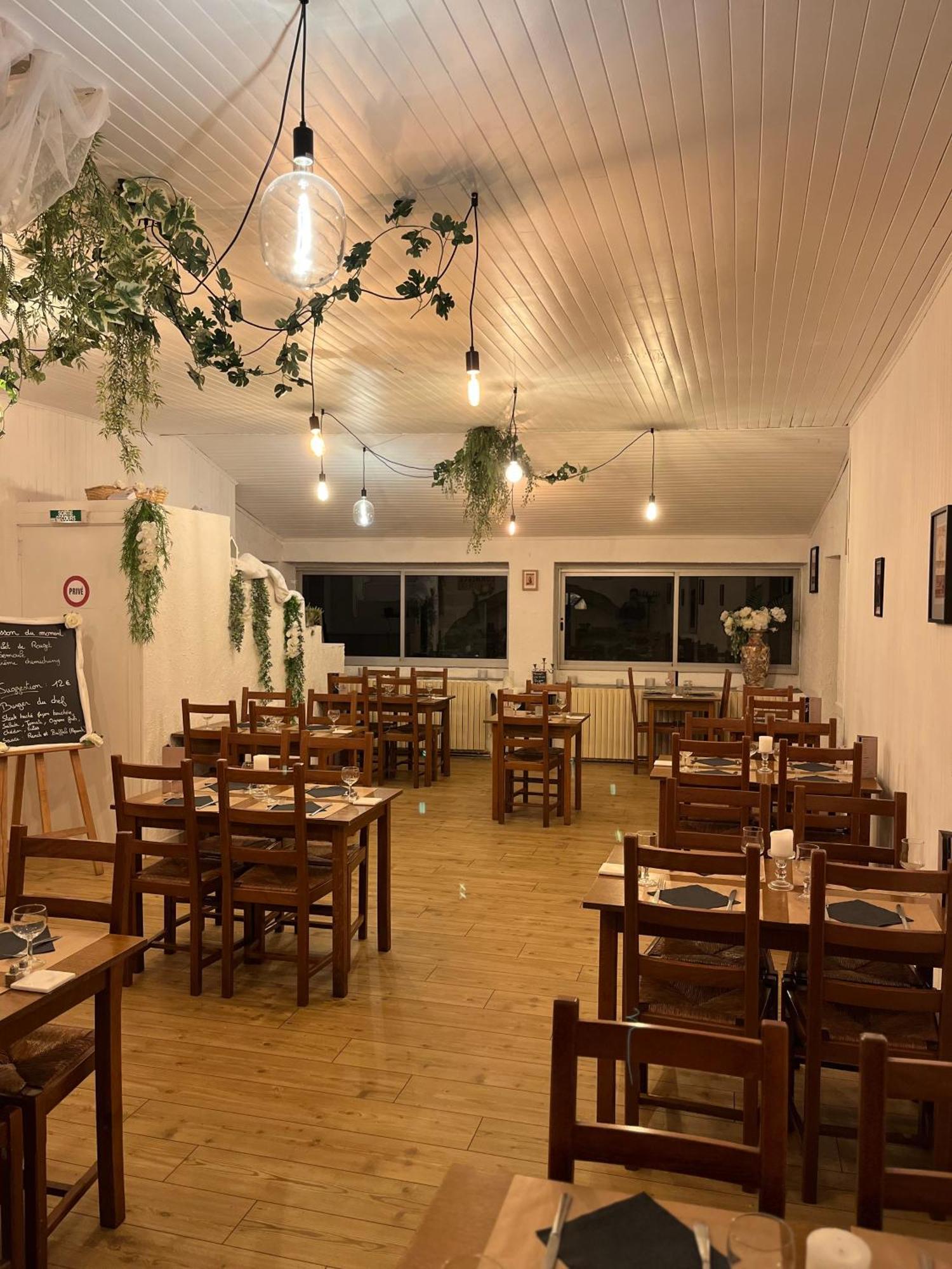 Cafe Du Commerce Genolhac Εξωτερικό φωτογραφία